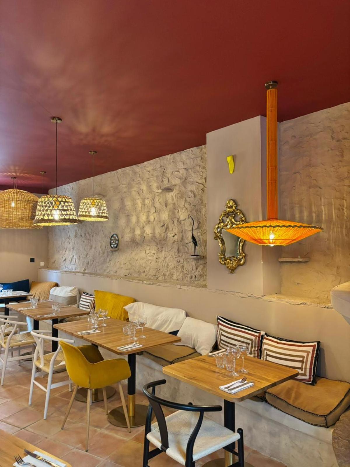 Le Clos Des Aromes 3* Cassis