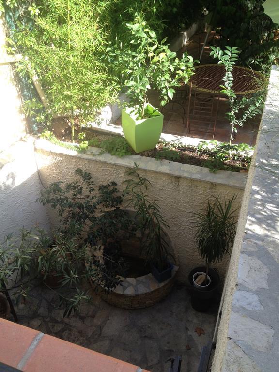 Le Clos Des Aromes 3* Cassis